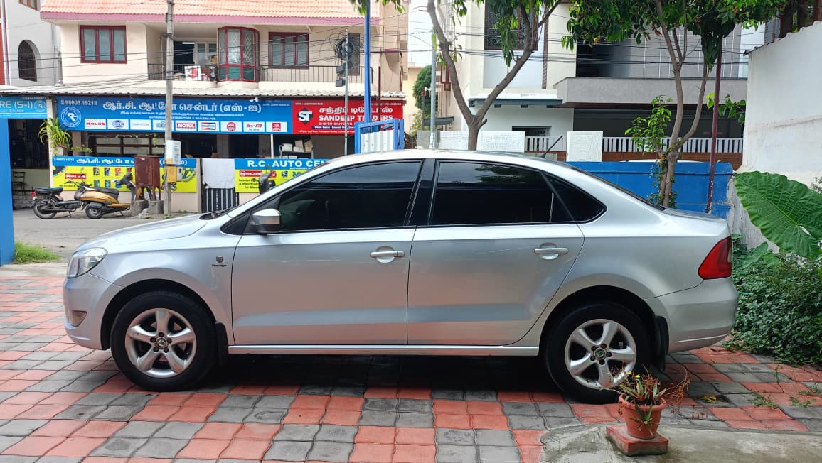 Skoda Rapid - Image 8